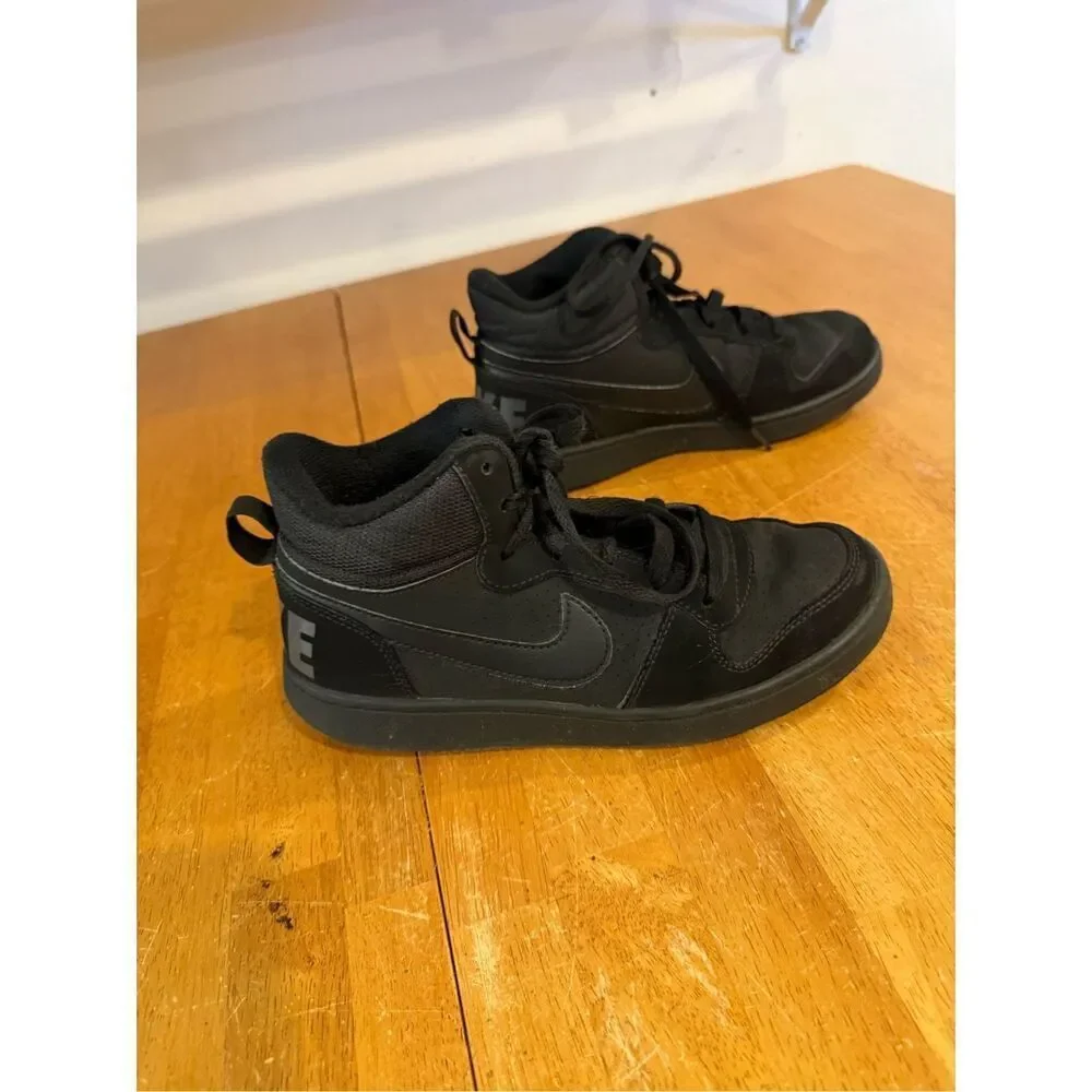 Nike Court Borough Mid 
